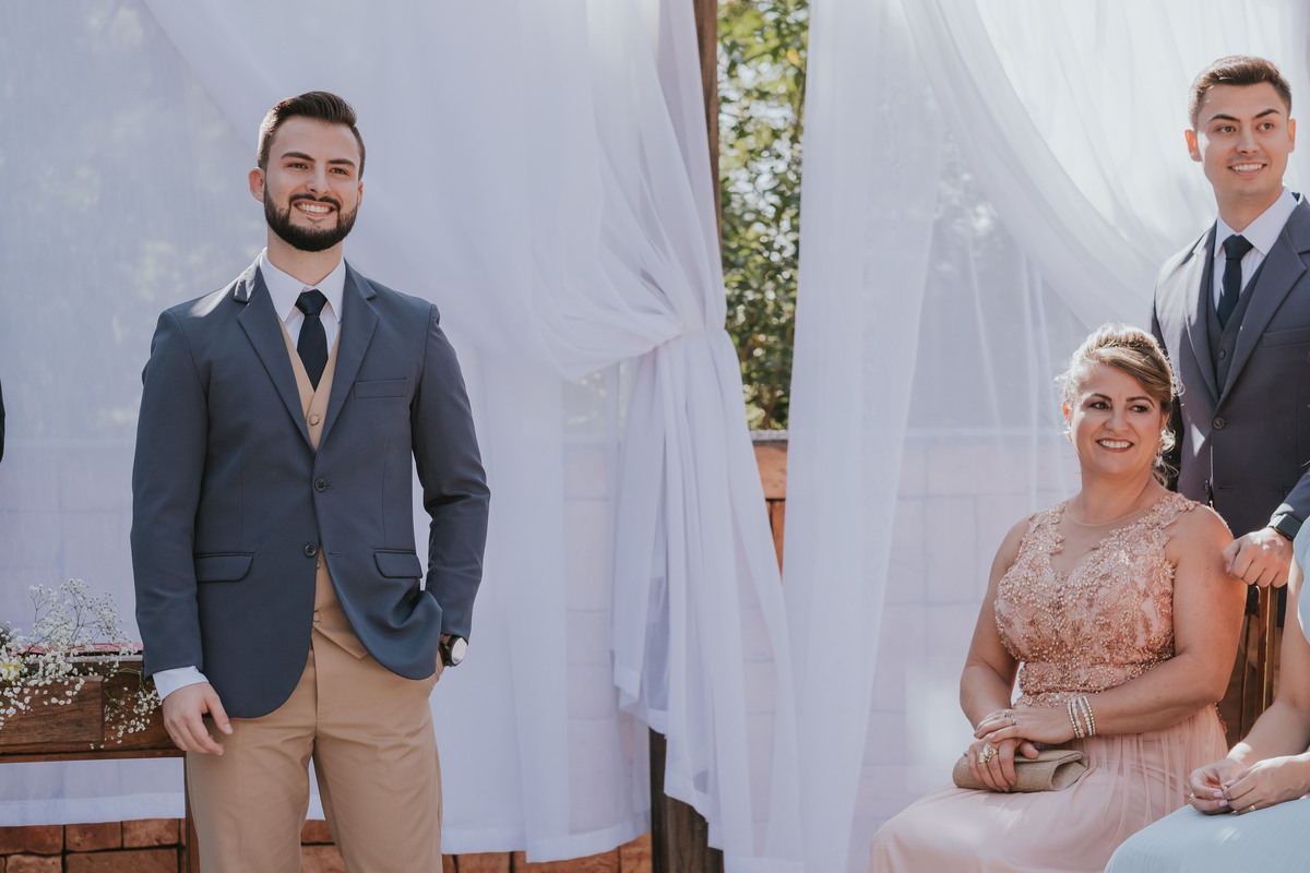 olhar do noivo ao avistar a noiva casamento Espaço Vista Verde Ribeirão