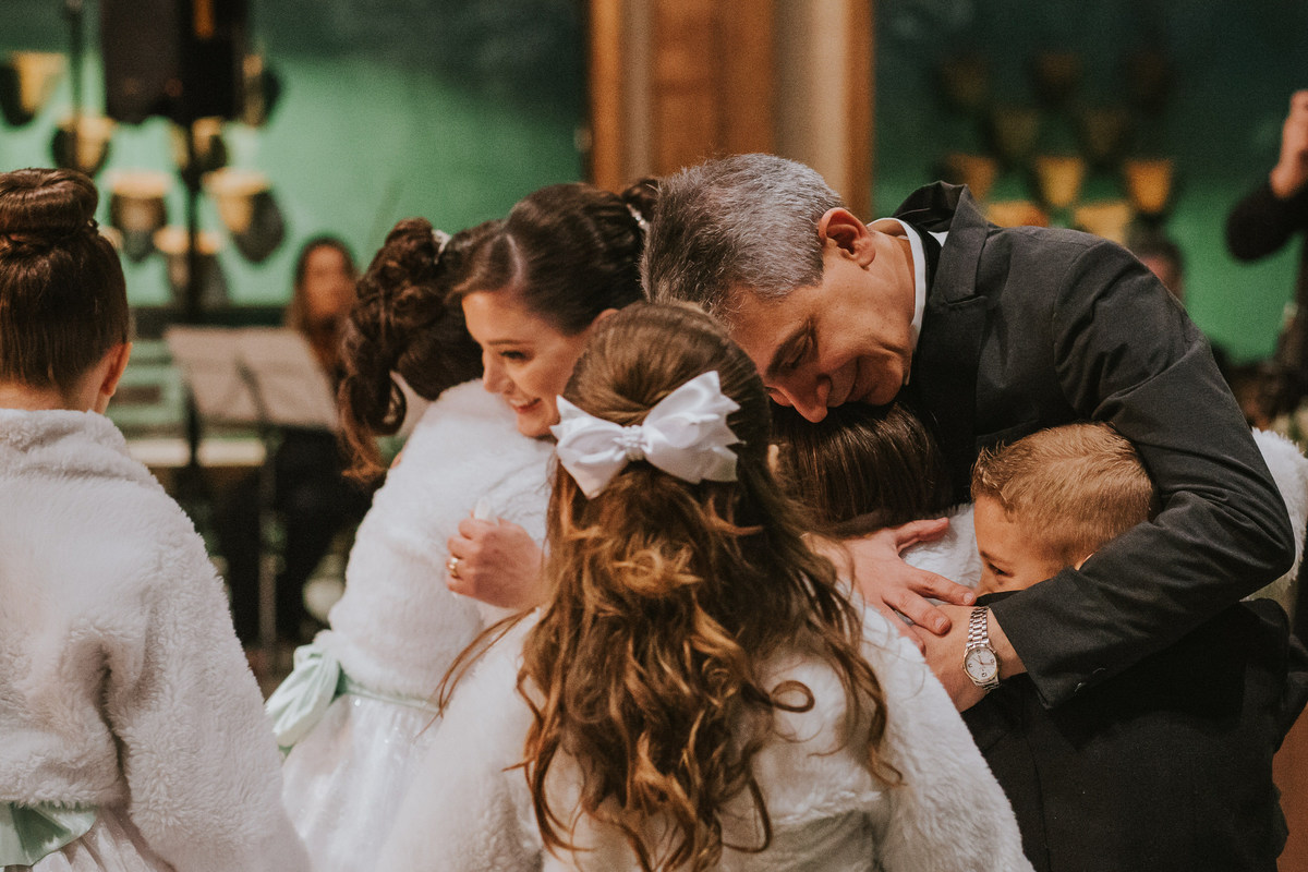 abraço pajem e daminhas casamento Sítio São Jorge Buffet e Eventos