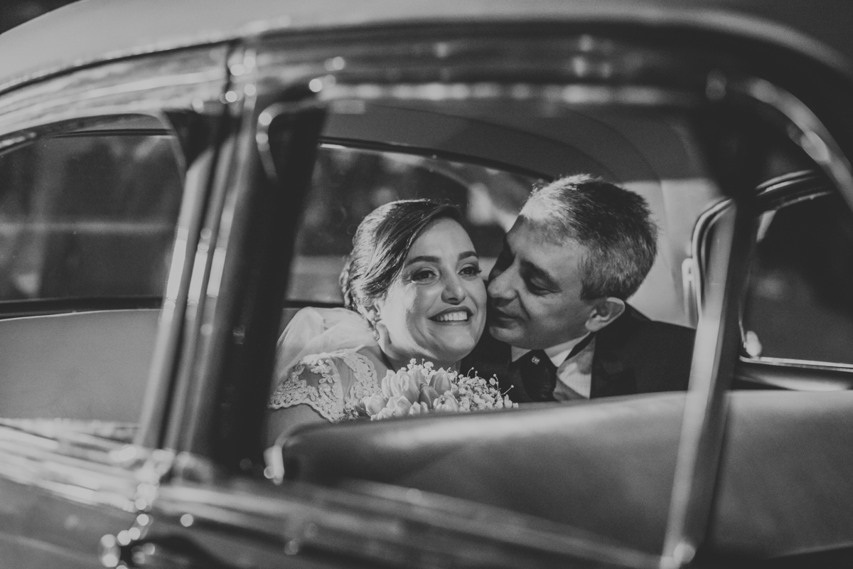 ensaio noivos no carro casamento Sítio São Jorge Buffet e Eventos