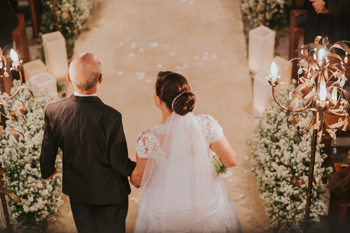 entrada da noiva com o pai casamento Sítio São Jorge Buffet e Eventos