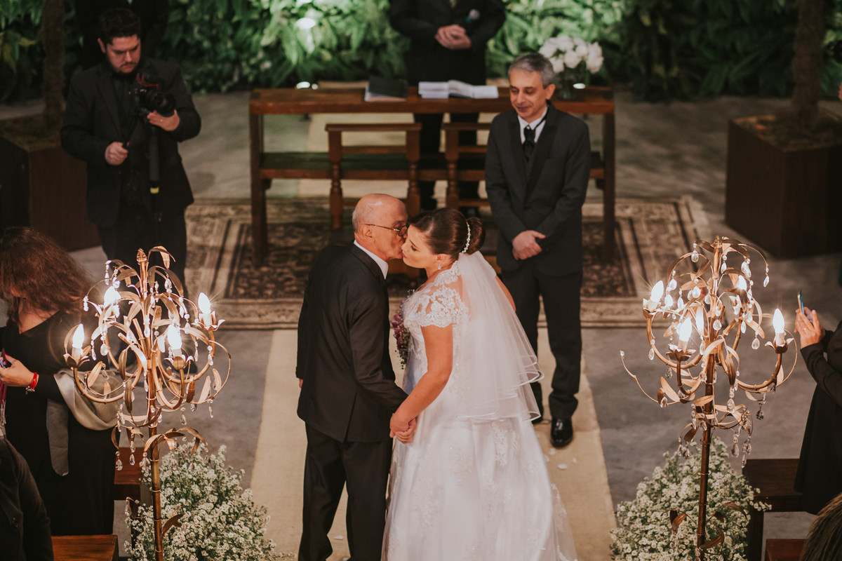 cumprimento noiva e pai casamento Sítio São Jorge Buffet e Eventos