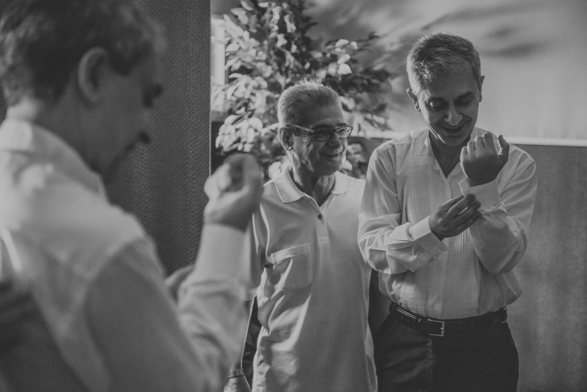 noivo com o pai dia do noivo casamento Sítio São Jorge Buffet e Eventos