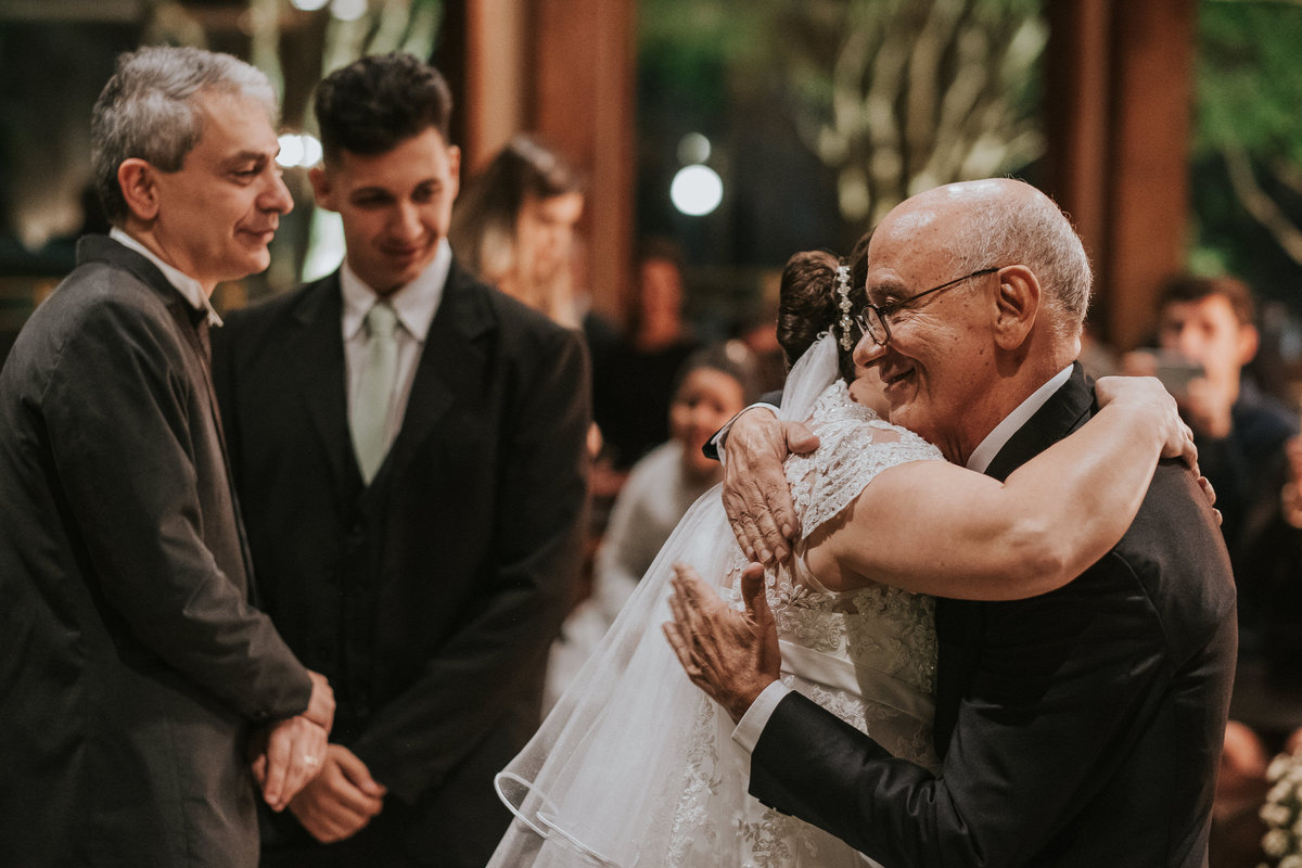 abraço pai da da noiva casamento Sítio São Jorge Buffet e Eventos
