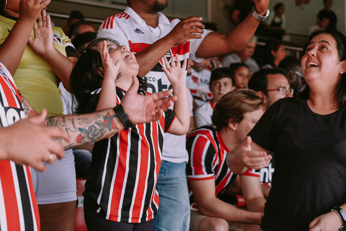 brincando com a bandeira Ensaio família Martins Estádio do Morumbi