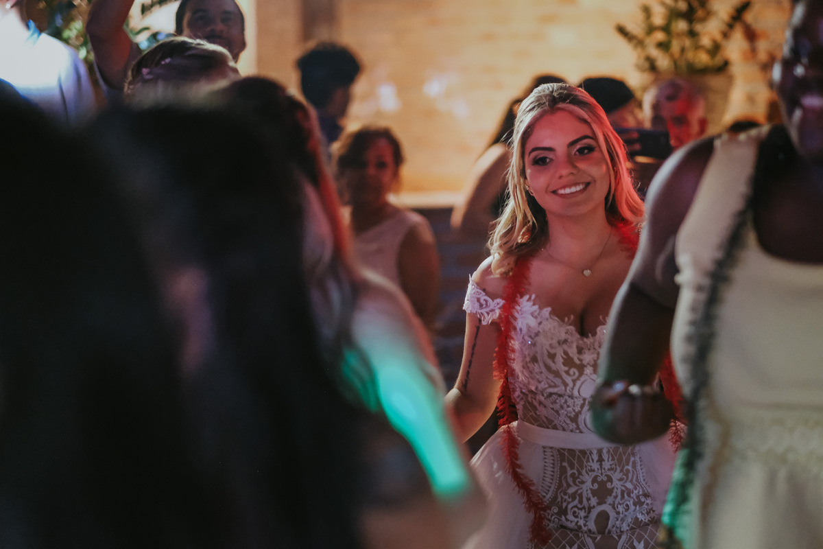 noiva dançando Espaço Verde casamento Millena e Esthevan