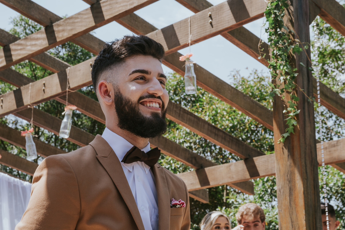 avistando a noiva  Espaço Verde casamento Millena e Esthevan