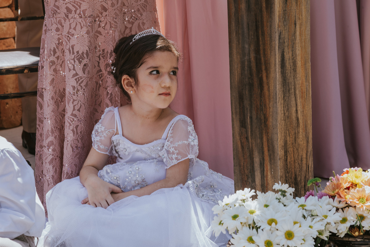 beijo da noiva na daminha  Espaço Verde casamento Millena e Esthevan