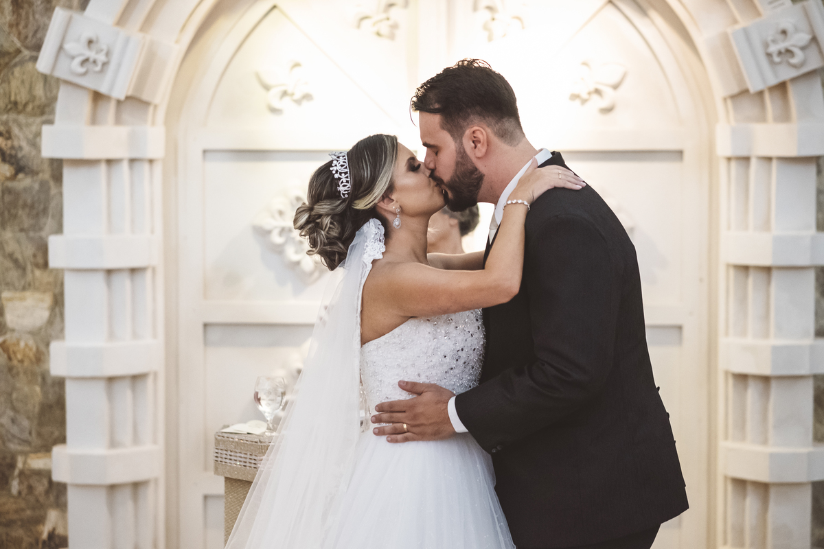 Beijo dos noivos Monte Castelo Eventos
