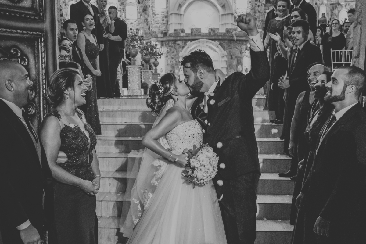 beijo noivos Monte Castelo Eventos