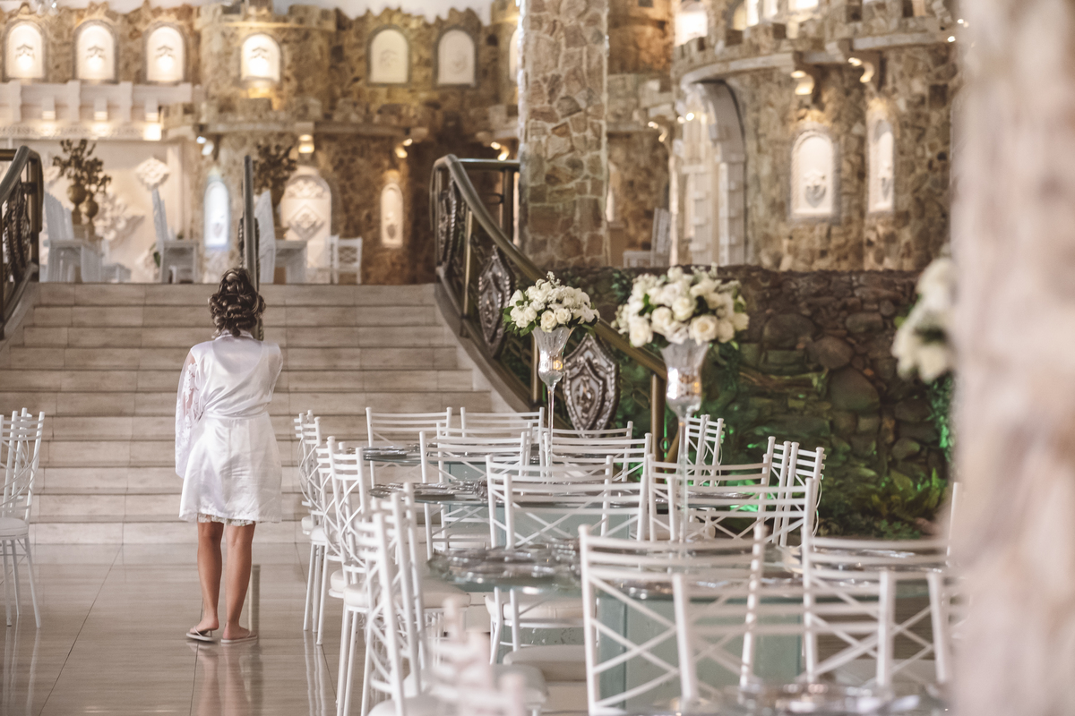 Dia da noiva Juliane vendo o salão Monte Castelo Eventos