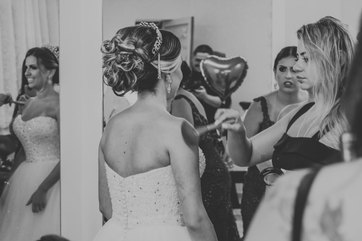 Dia da noiva Juliane últimos detalhes maquiagem Monte Castelo Eventos