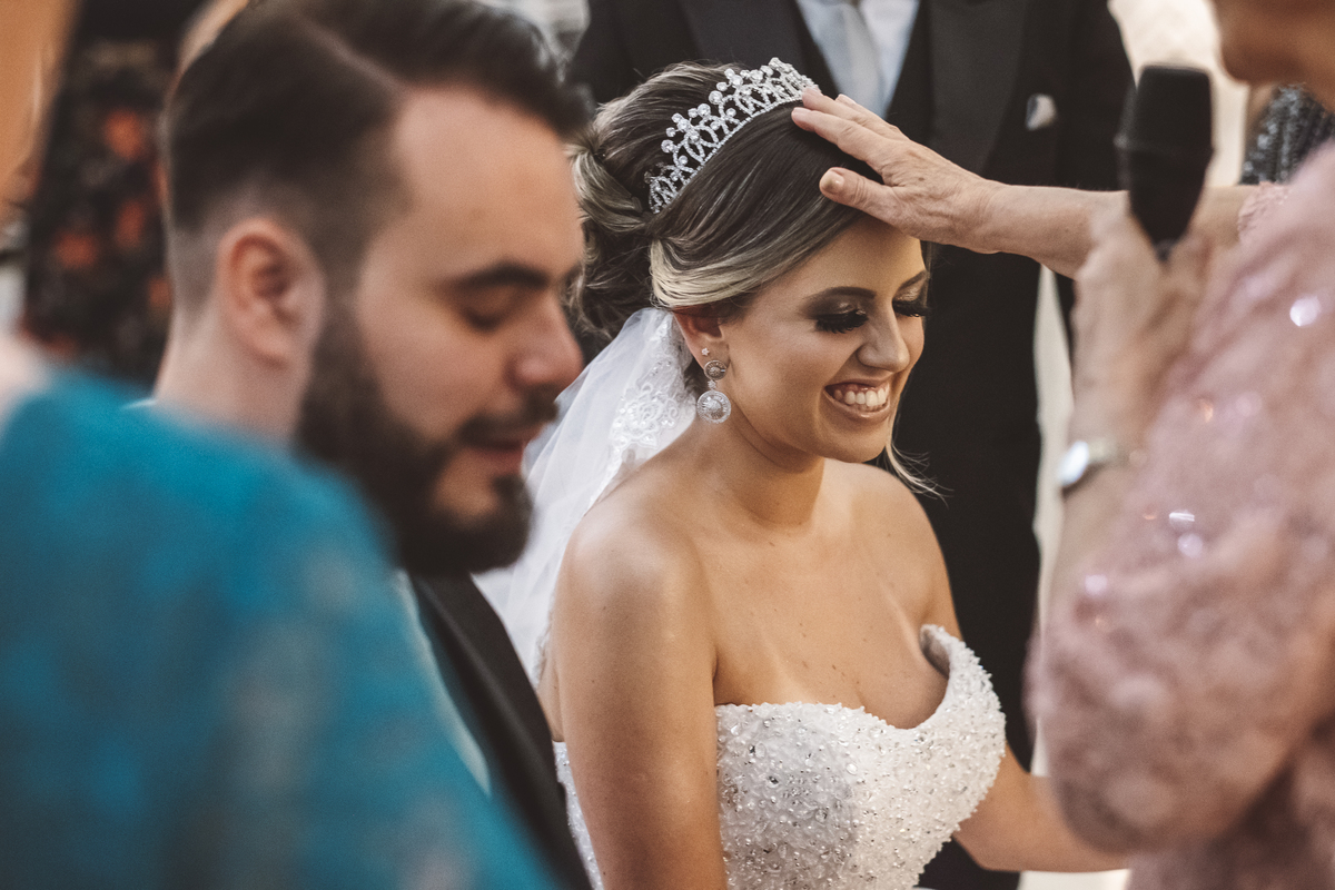 Avó da noiva abençoando noiva casal Monte Castelo Eventos