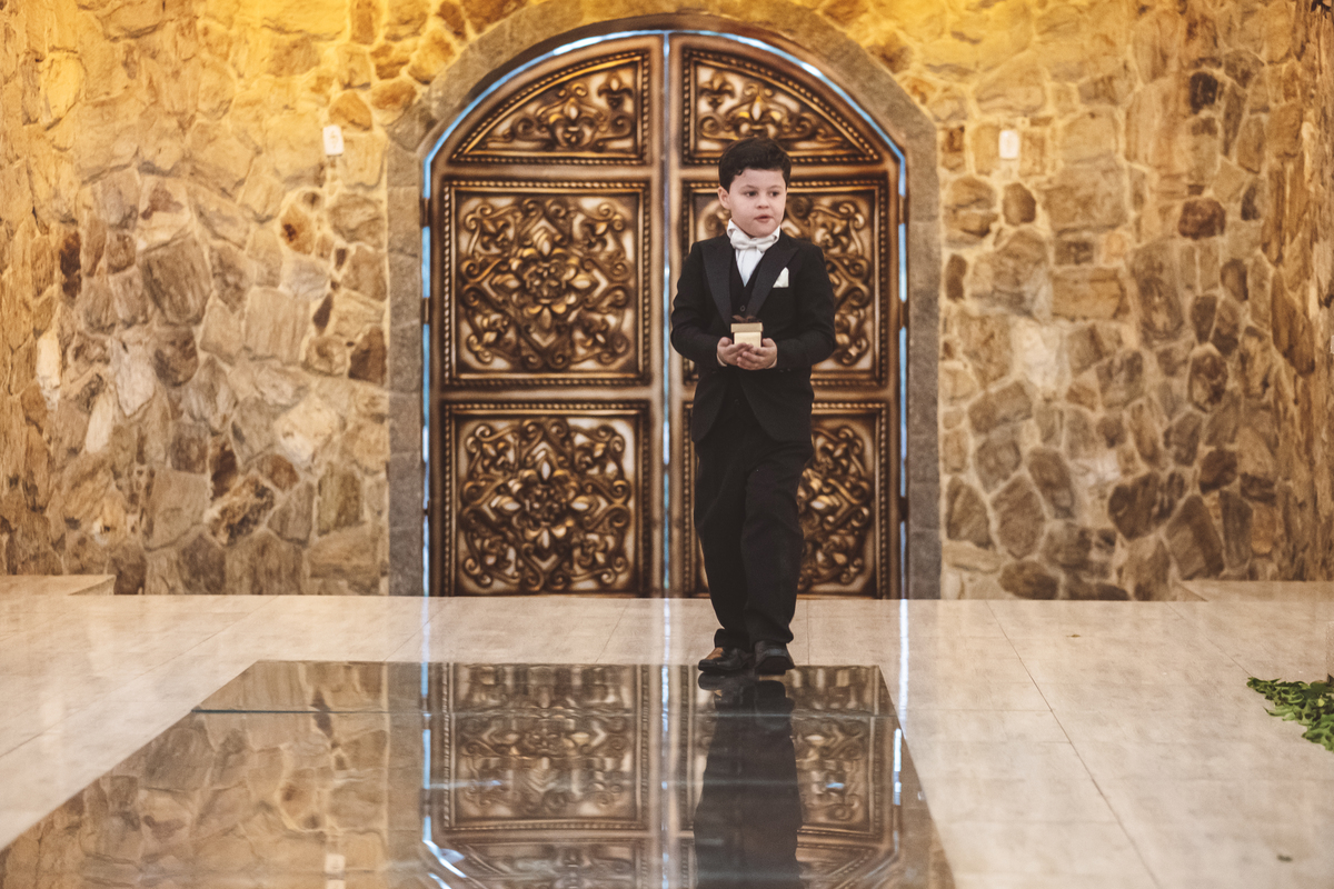 Entrada pajen com aliança Monte Castelo Eventos