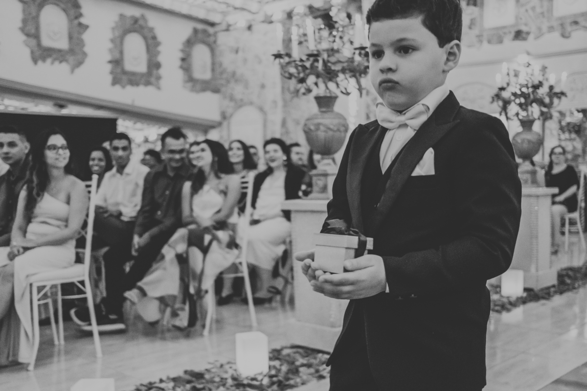 Entrada pajen com aliança Monte Castelo Eventos