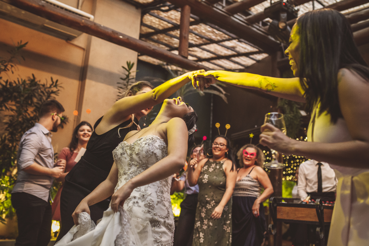 noiva dançando balada Napoleão Buffet São Bernardo 