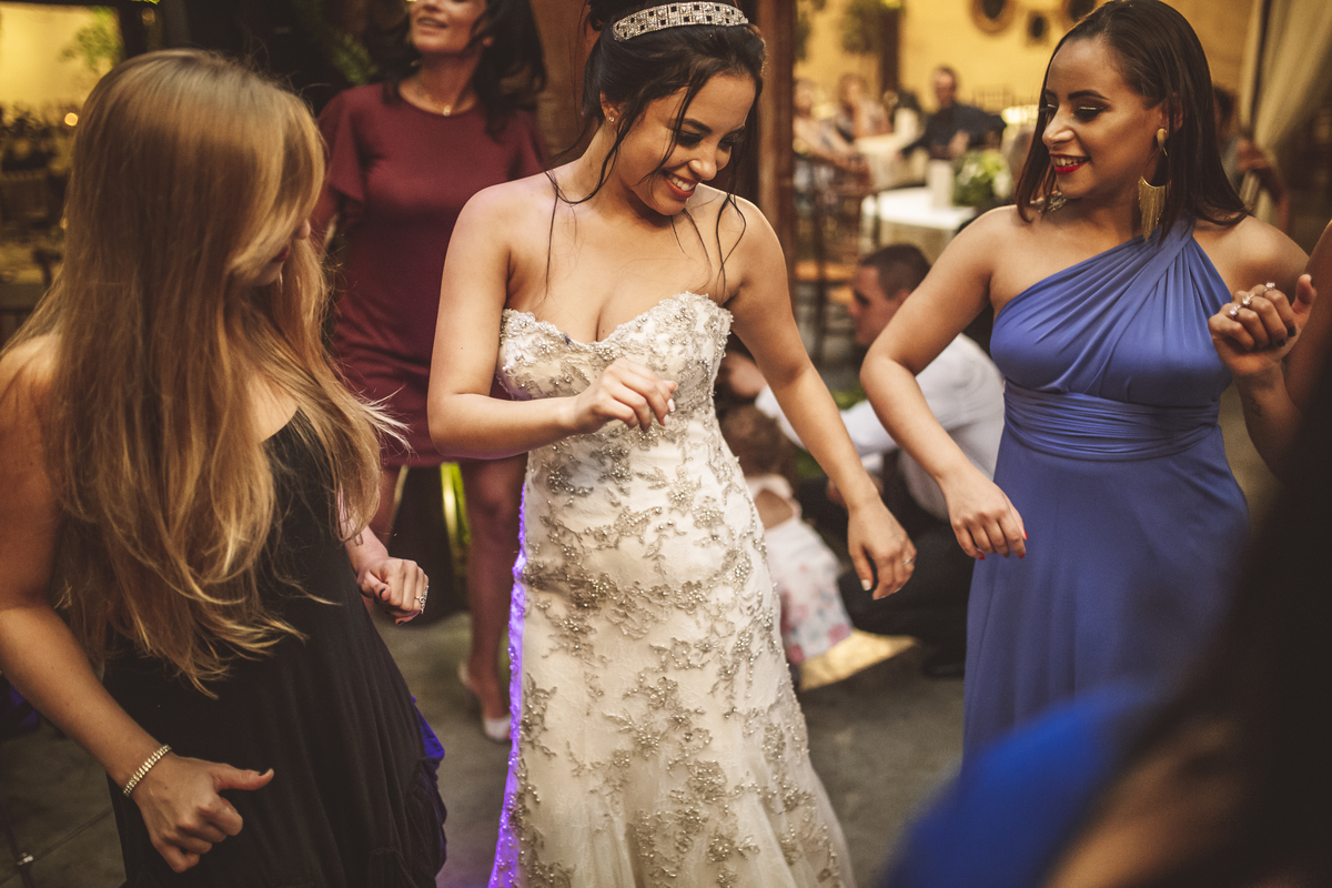 noiva dançando balada Napoleão Buffet São Bernardo 