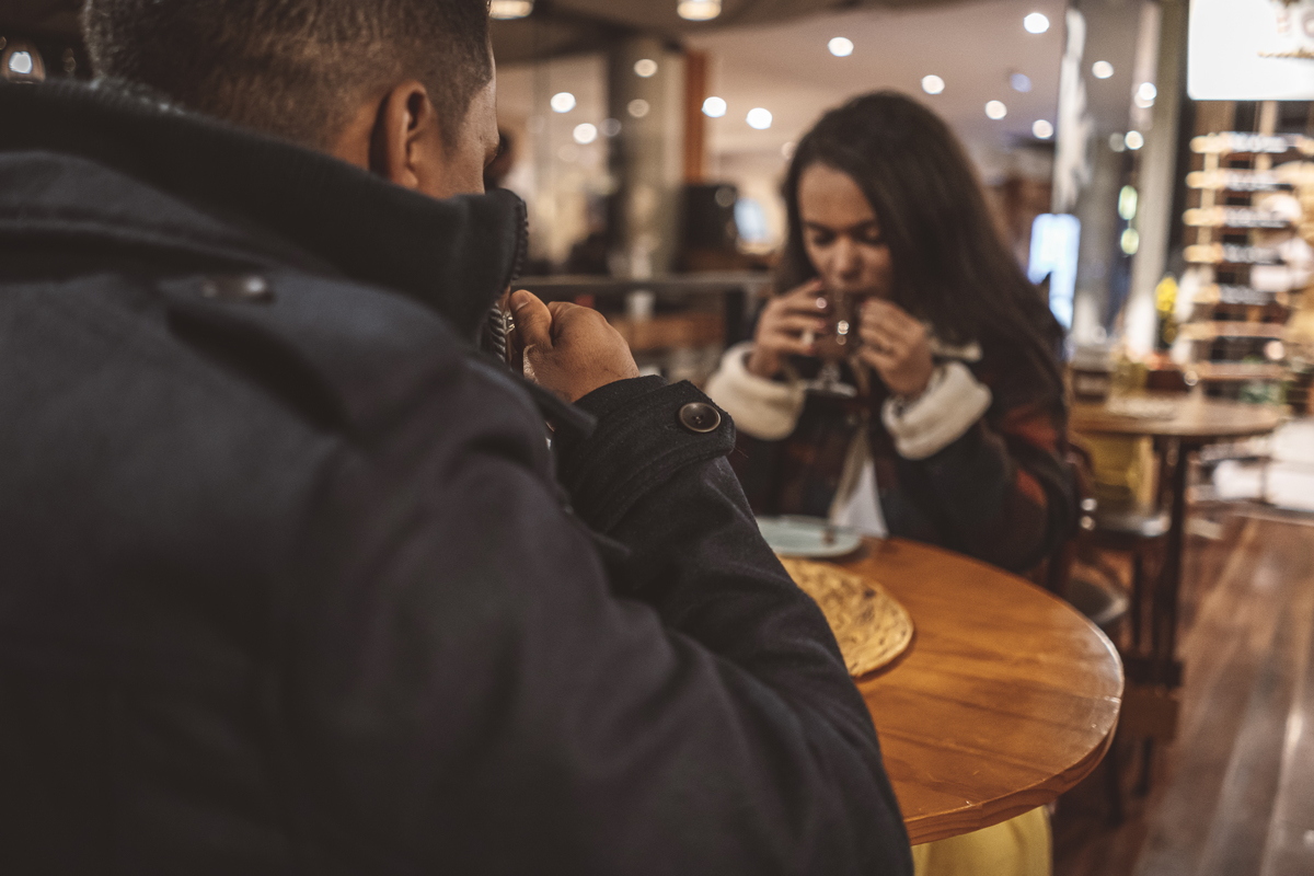 Ensaio Thuany e Jilvan Campos do Jordão tomando chocolate quente