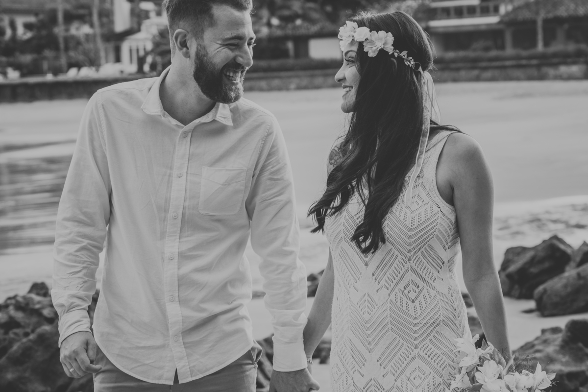 Ensaio pré casamento Bruna e Diego praia das conchas guarujá - sp,  pre-wedding troca de olhares