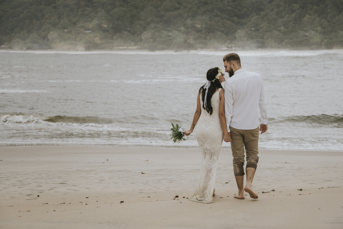 Ensaio pré casamento Bruna e Diego praia das conchas guarujá - sp,  pre-wedding mãos dadas