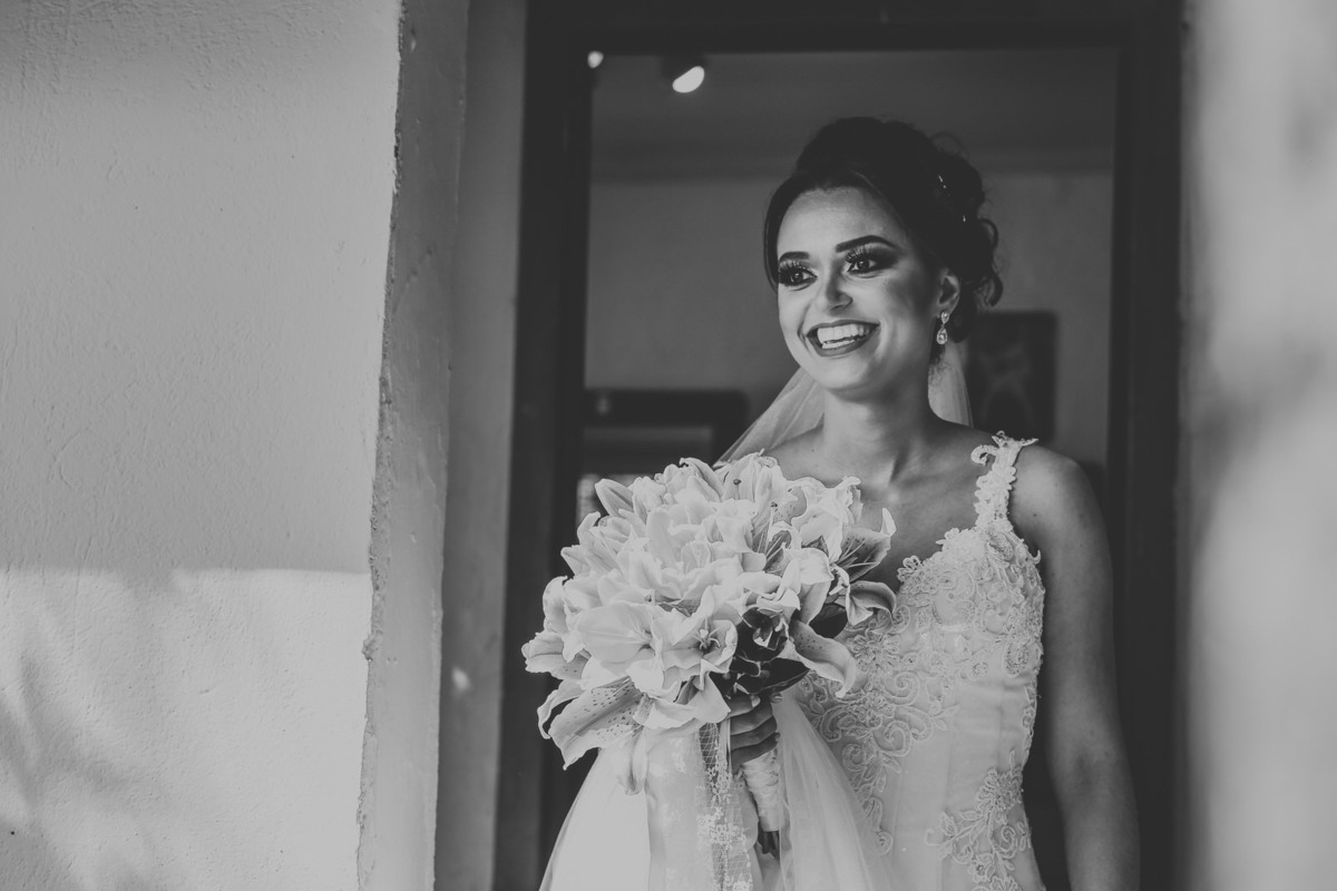  noiva indo para cerimônia casamento Jiuvan e Thuany Recanto Santa Rita