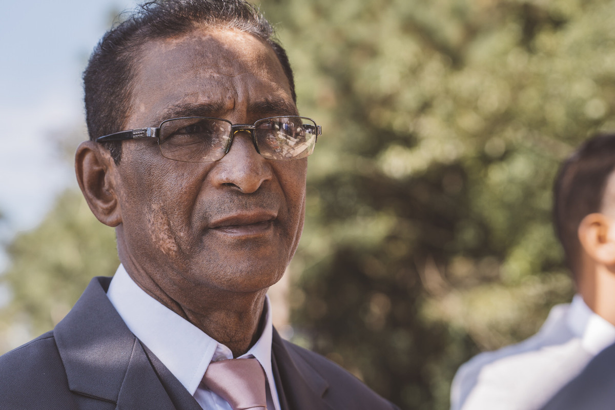  Pai do noivo vendo o noivo chegar casamento Jiuvan e Thuany Recanto Santa Rita