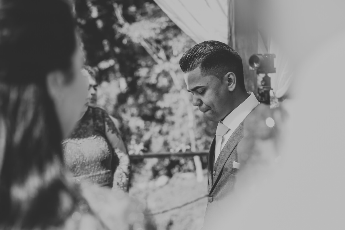 noivo ansioso pela chegada da noiva casamento Jiuvan e Thuany Recanto Santa Rita