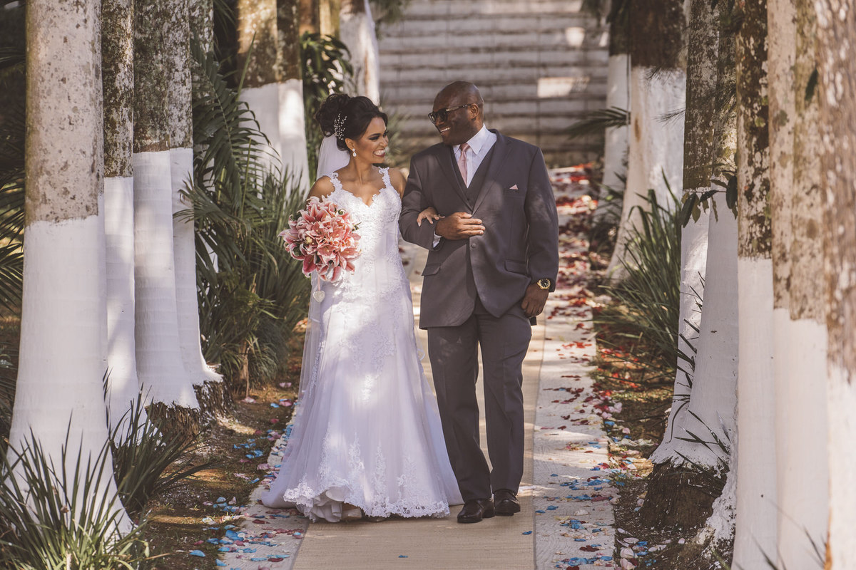 entrada da noiva com o pai casamento Jiuvan e Thuany Recanto Santa Rita