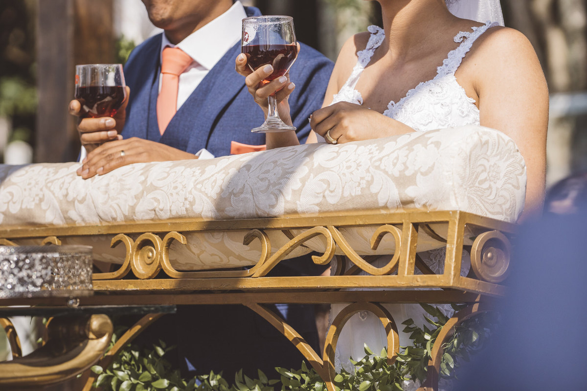 noivos tomando  ceia casamento Jiuvan e Thuany Recanto Santa Rita