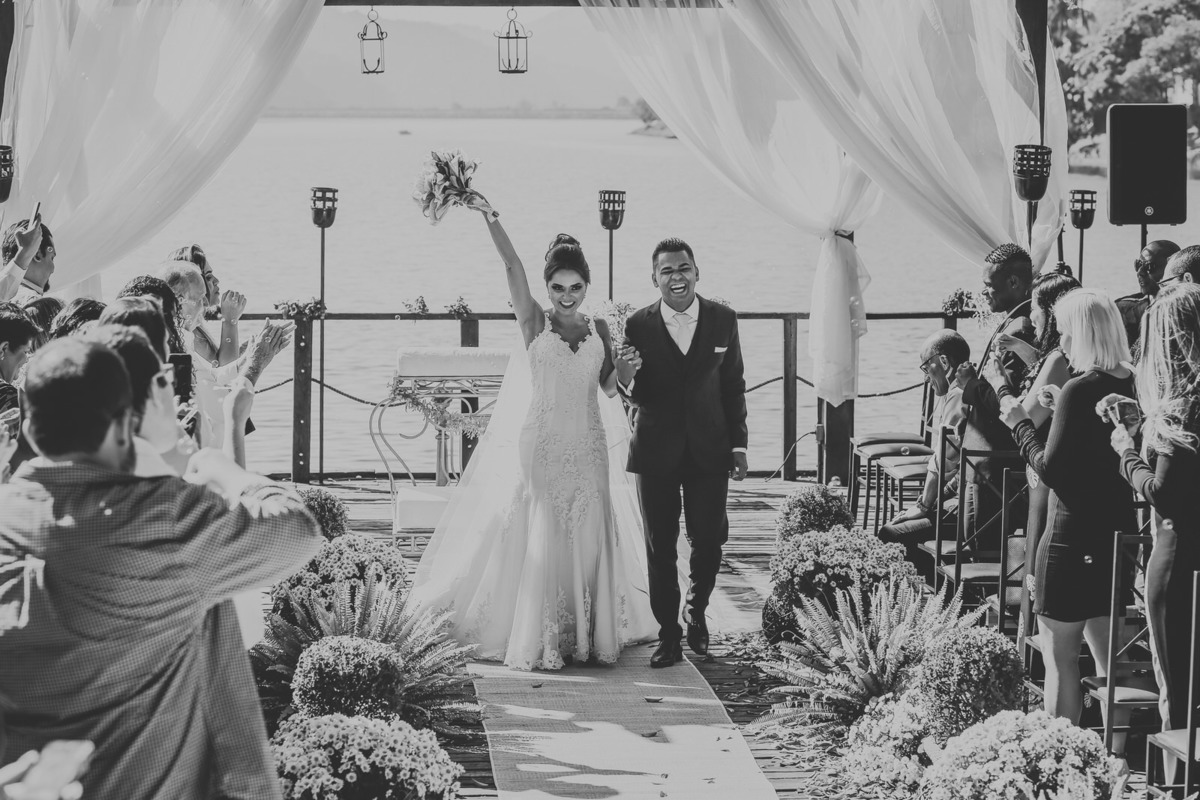 saída do casal casamento Jiuvan e Thuany Recanto Santa Rita