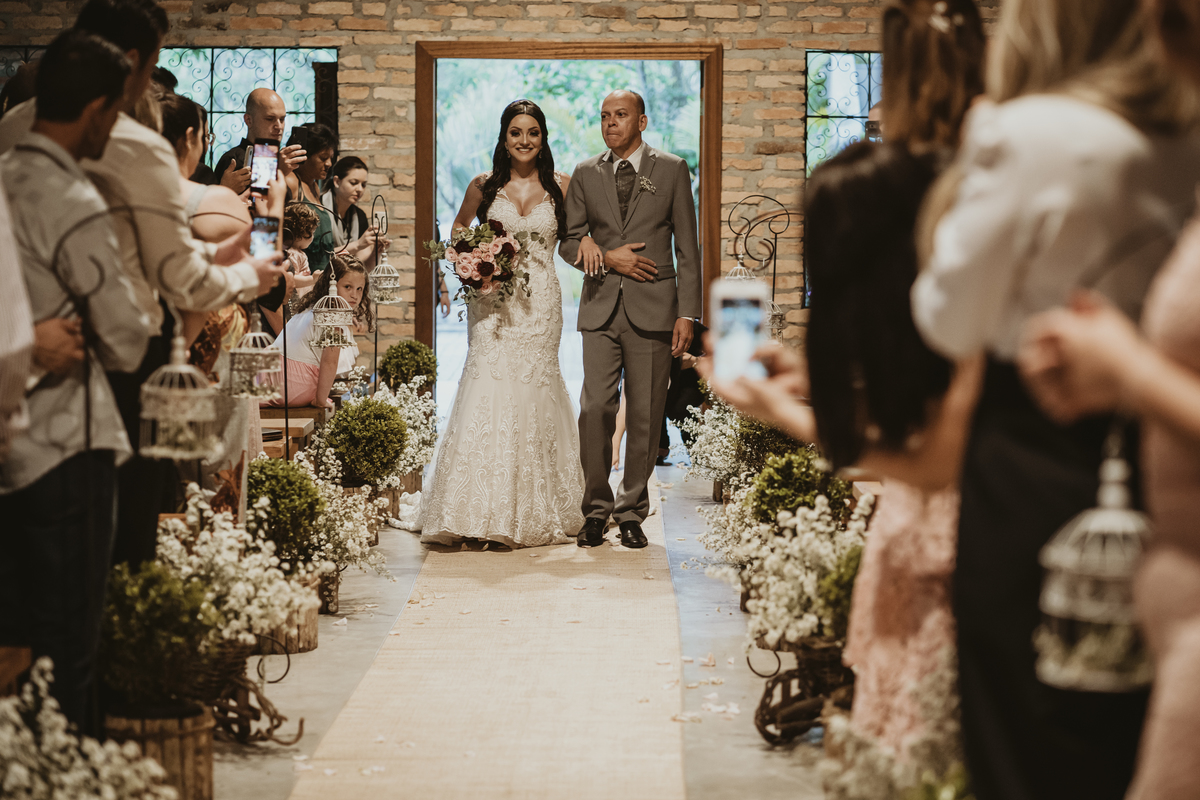 entrada da noiva Casamento Espaço Vista Verde