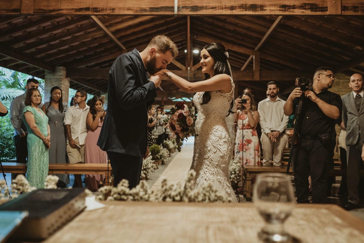 recebendo a noiva Casamento Espaço Vista Verde