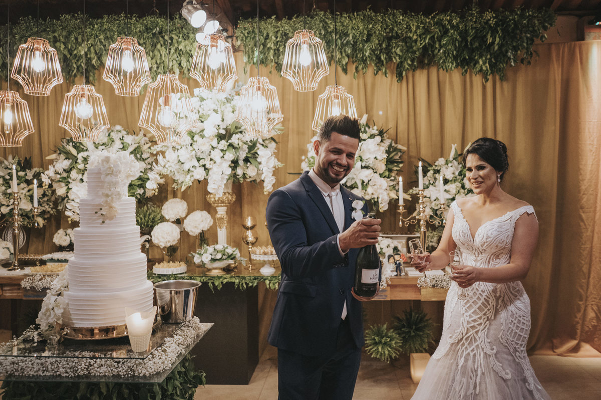 casamento Espaço Vista Verde decoração noivos mesa do bolo brinde vestido Atelier Carmelita