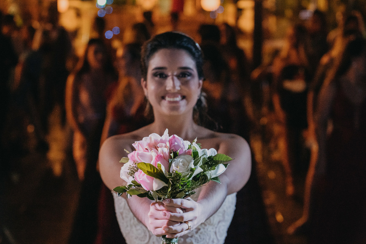 noiva jogando o bouquet recanto santa rita