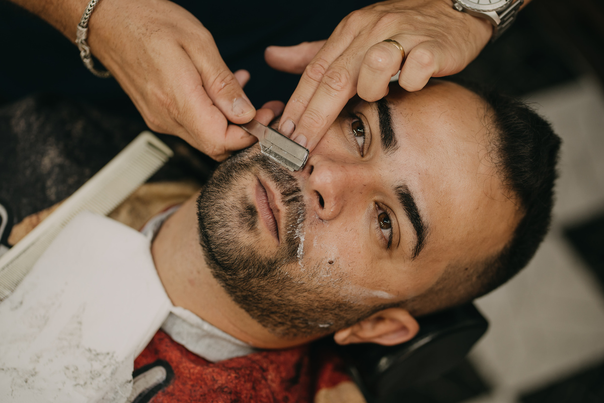 noivo na barbearia
