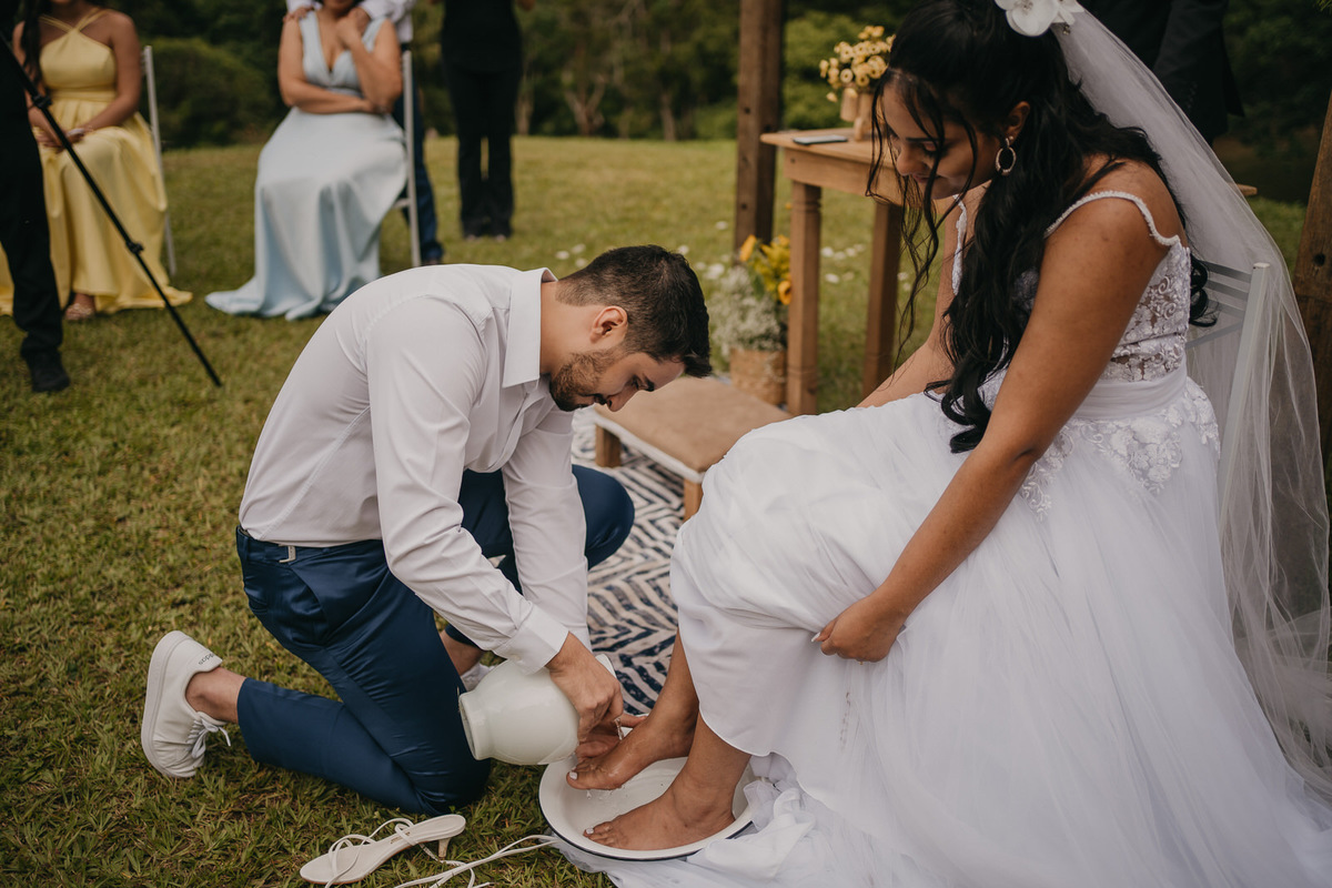 casamento, casamento no campo, mini wedding, eco espaço eventos, casamento minimalista, wedding, lavar os pés, noivo lava os pés da noiva