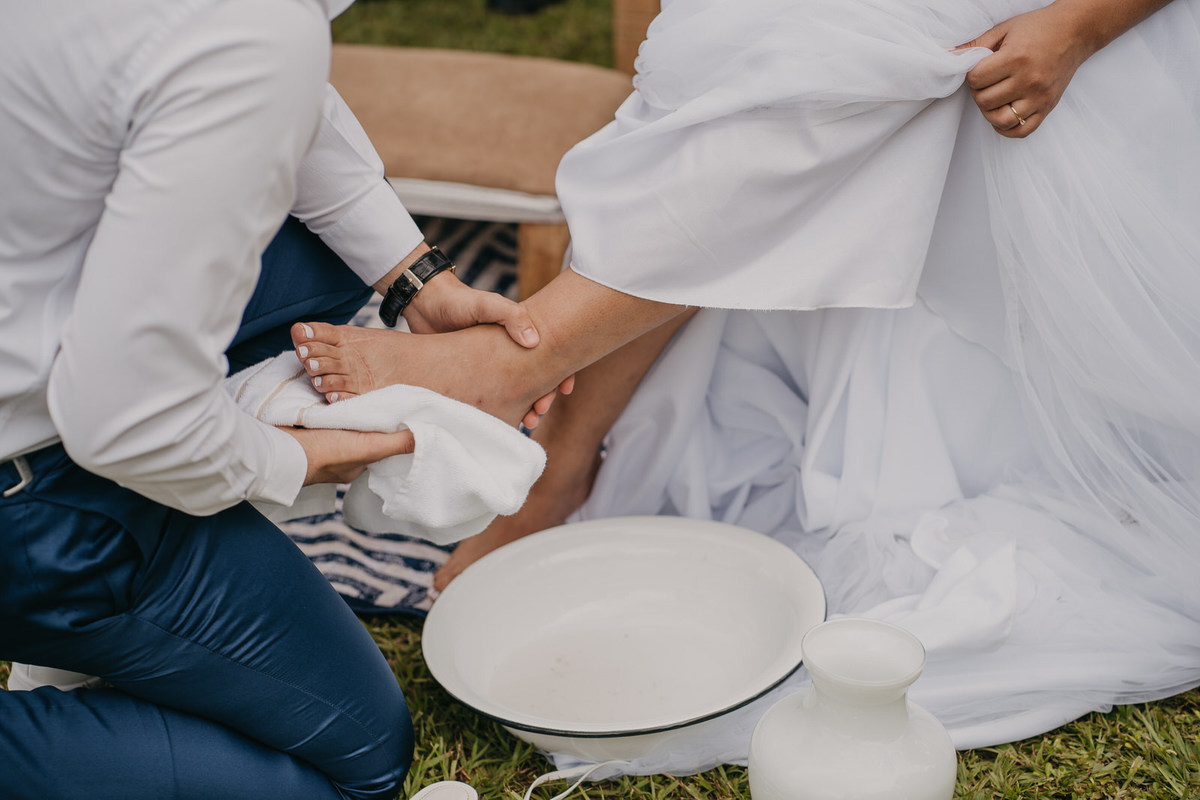 casamento, casamento no campo, mini wedding, eco espaço eventos, casamento minimalista, wedding, lavar os pés, noivo lava os pés da noiva