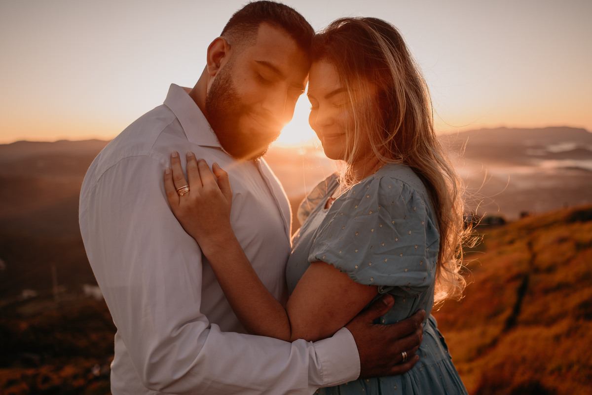 pré-wedding, ensaio fotográfico, foto de casal, fotografia de casal, montanha, foto na montanha, pre-wedding na montanha, pico do olho d'água, mairiporã, noivos