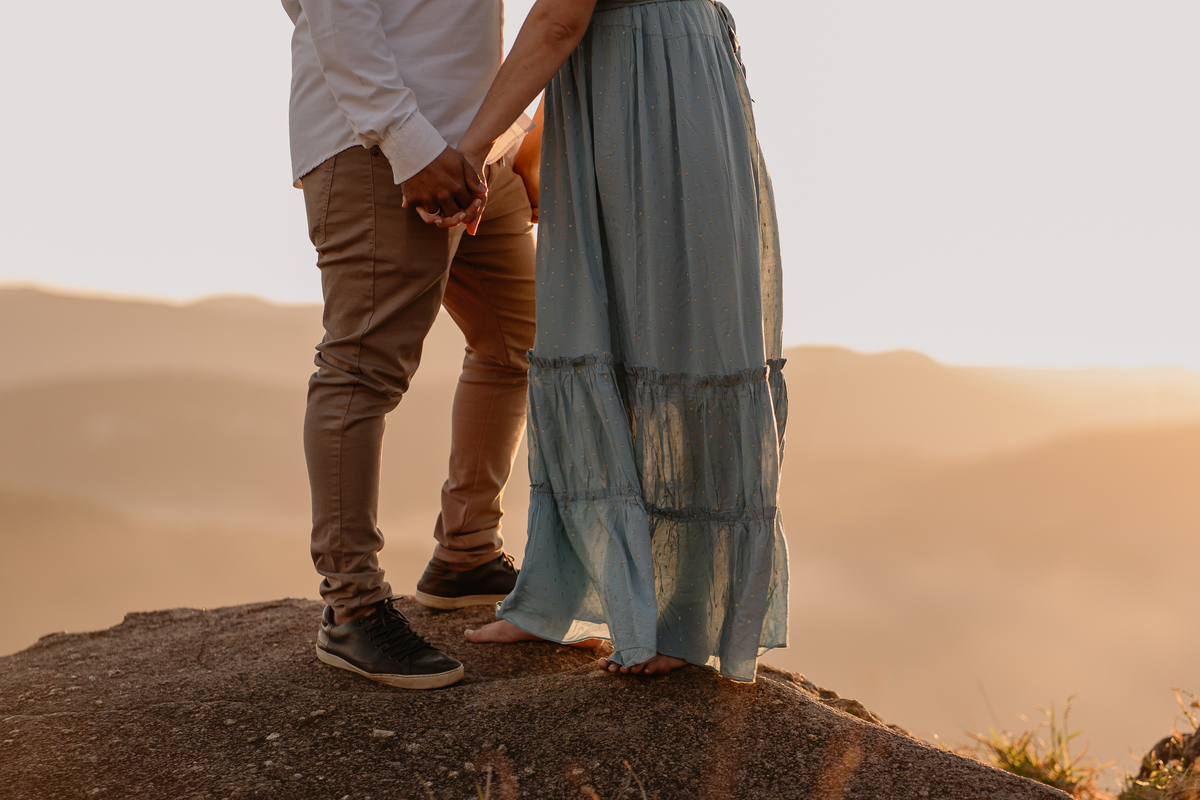 pré-wedding, ensaio fotográfico, foto de casal, fotografia de casal, montanha, foto na montanha, pre-wedding na montanha, pico do olho d'água, mairiporã, noivos