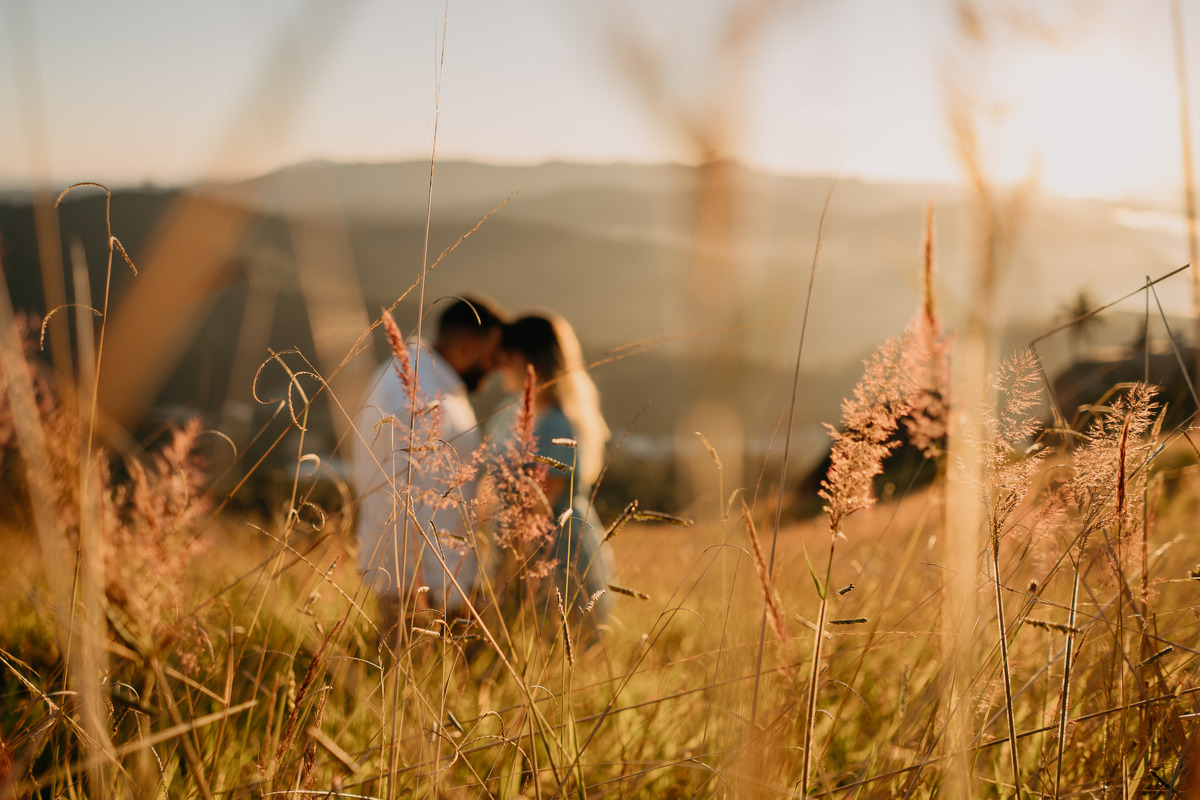 pré-wedding, ensaio fotográfico, foto de casal, fotografia de casal, montanha, foto na montanha, pre-wedding na montanha, pico do olho d'água, mairiporã, noivos