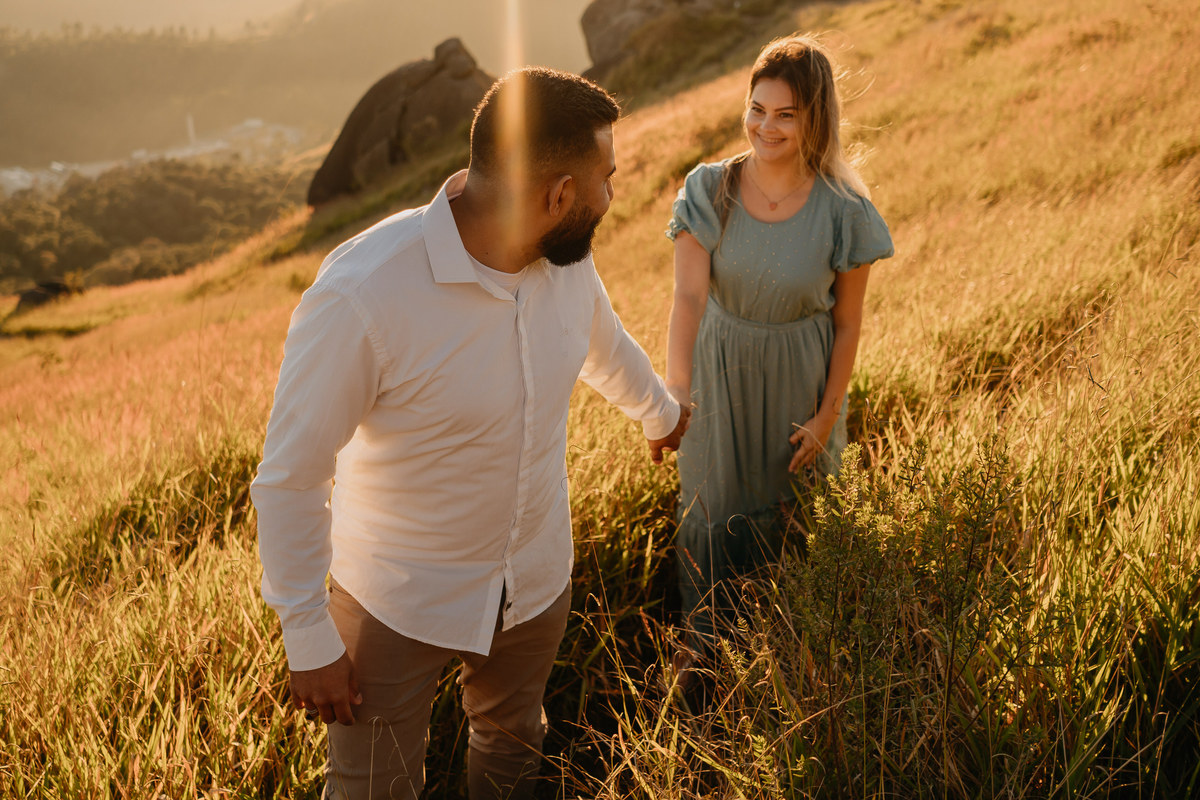 pré-wedding, ensaio fotográfico, foto de casal, fotografia de casal, montanha, foto na montanha, pre-wedding na montanha, pico do olho d'água, mairiporã, noivos