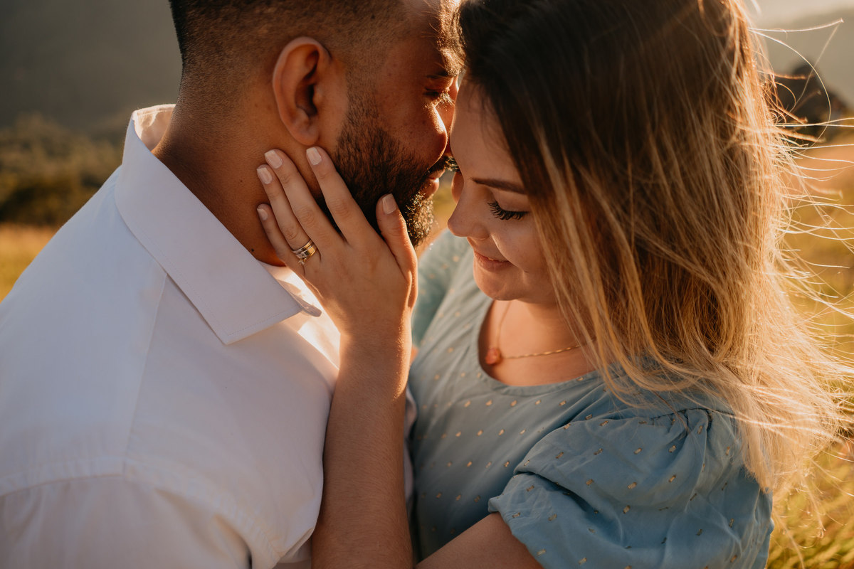 pré-wedding, ensaio fotográfico, foto de casal, fotografia de casal, montanha, foto na montanha, pre-wedding na montanha, pico do olho d'água, mairiporã, noivos