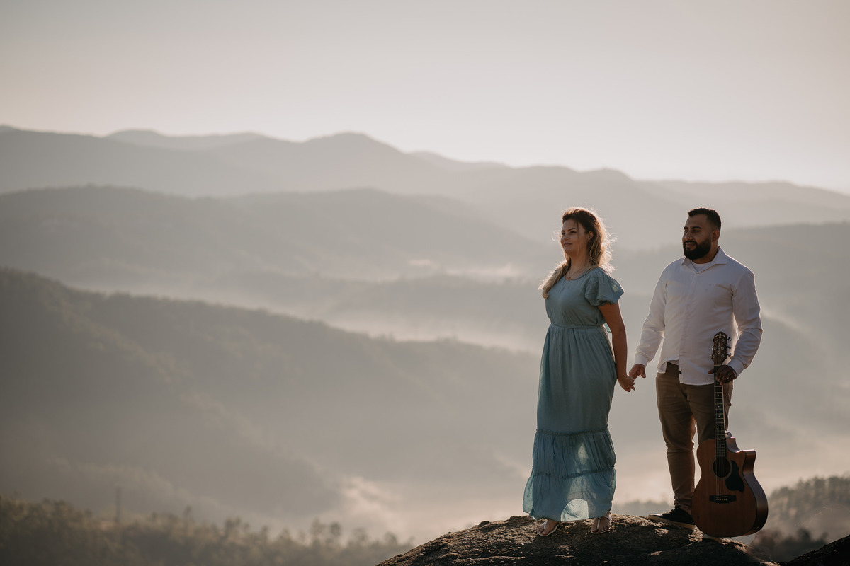 pré-wedding, ensaio fotográfico, foto de casal, fotografia de casal, montanha, foto na montanha, pre-wedding na montanha, pico do olho d'água, mairiporã, noivos