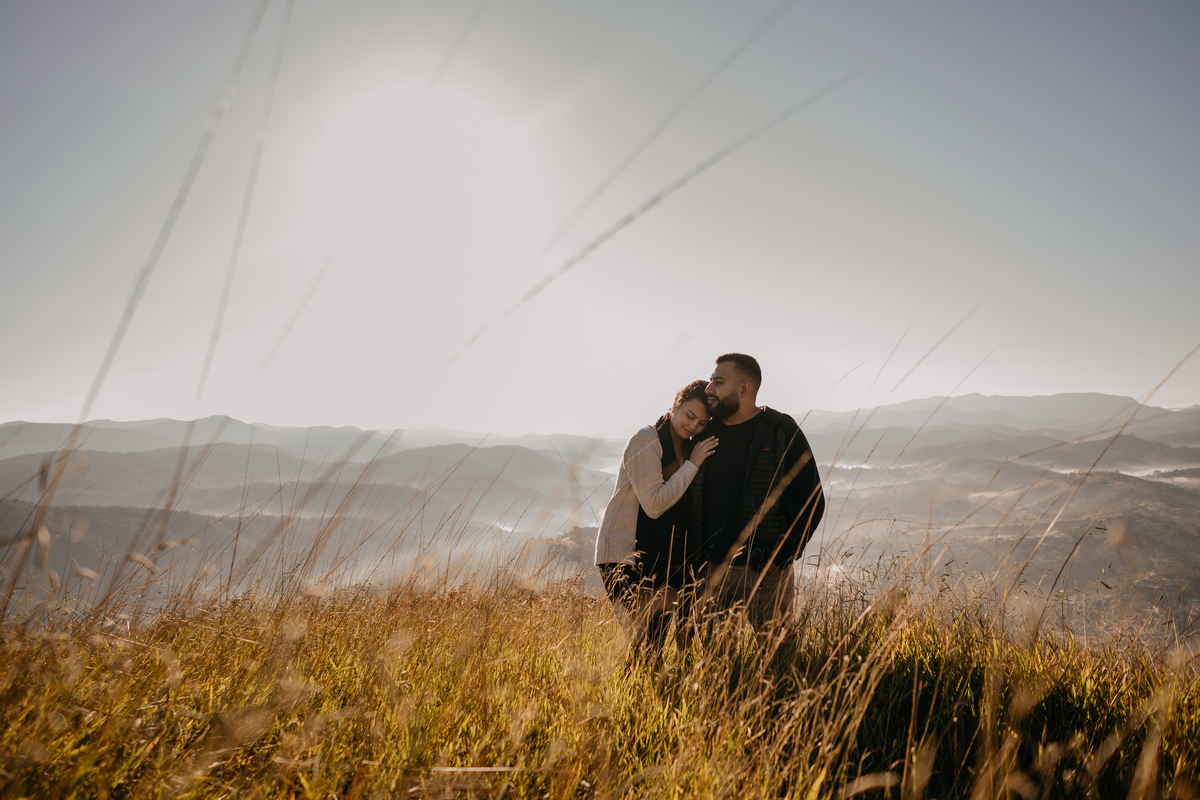 pré-wedding, ensaio fotográfico, foto de casal, fotografia de casal, montanha, foto na montanha, pre-wedding na montanha, pico do olho d'água, mairiporã, noivos