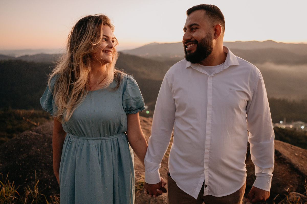 pré-wedding, ensaio fotográfico, foto de casal, fotografia de casal, montanha, foto na montanha, pre-wedding na montanha, pico do olho d'água, mairiporã, noivos