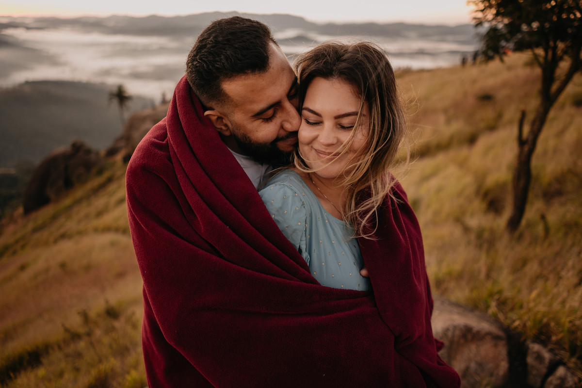 pré-wedding, ensaio fotográfico, foto de casal, fotografia de casal, montanha, foto na montanha, pre-wedding na montanha, pico do olho d'água, mairiporã, noivos