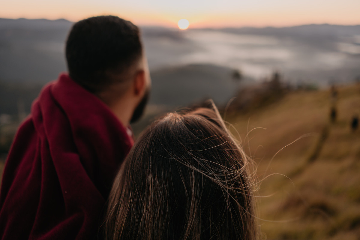pré-wedding, ensaio fotográfico, foto de casal, fotografia de casal, montanha, foto na montanha, pre-wedding na montanha, pico do olho d'água, mairiporã, noivos