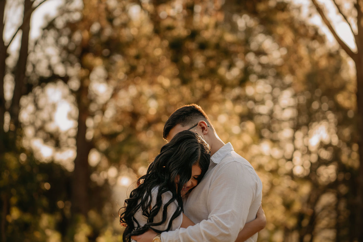 pré-wedding, ensaio fotográfico, fotos, sítio das borboletas, noiva, noivos, noivado, wedding, casamento, fotos de casal, ensaio de casal, fotos no campo, balanço, montanha