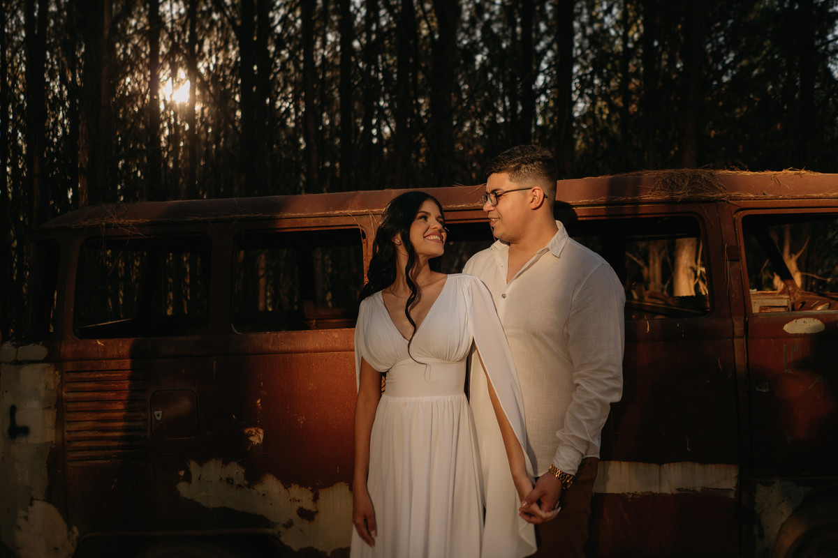 pré-wedding, ensaio fotográfico, fotos, sítio das borboletas, noiva, noivos, noivado, wedding, casamento, fotos de casal, ensaio de casal, fotos no campo, balanço, montanha