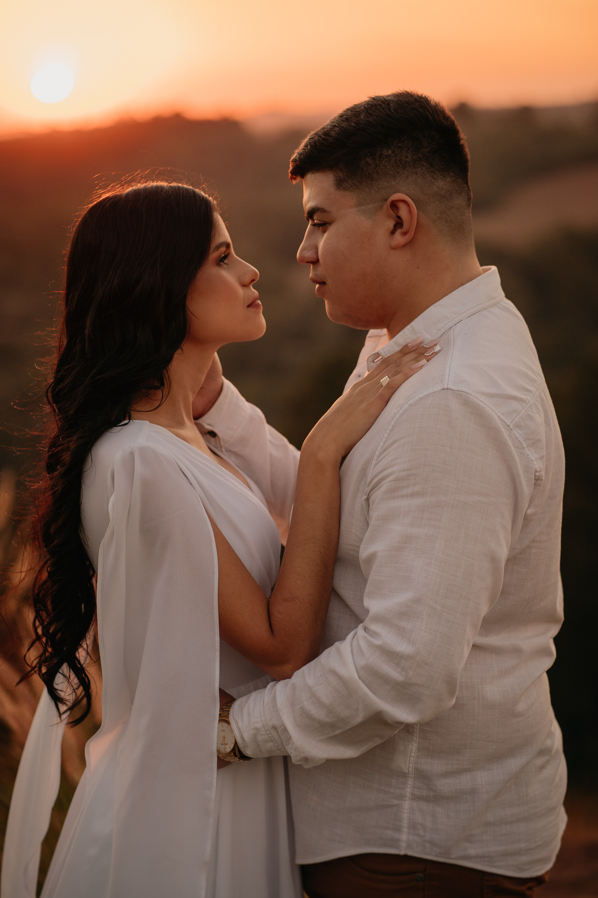 pré-wedding, ensaio fotográfico, fotos, sítio das borboletas, noiva, noivos, noivado, wedding, casamento, fotos de casal, ensaio de casal, fotos no campo, balanço, montanha