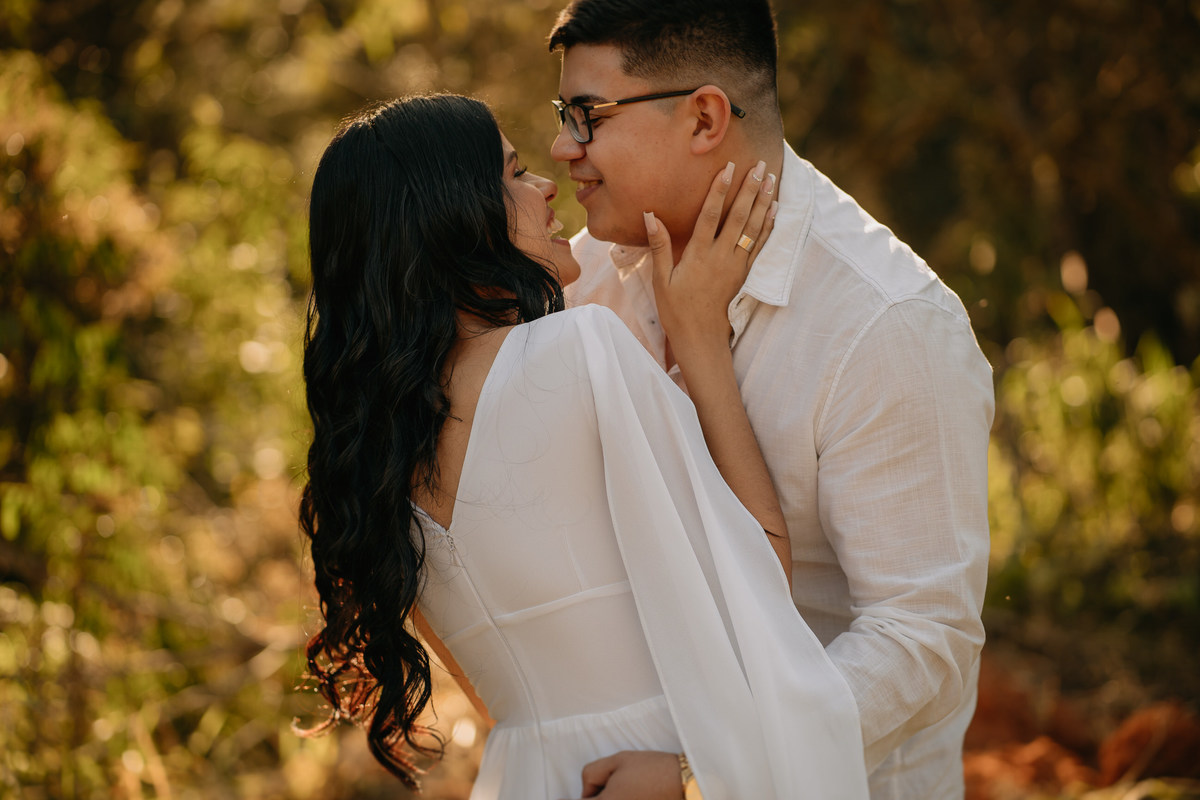 pré-wedding, ensaio fotográfico, fotos, sítio das borboletas, noiva, noivos, noivado, wedding, casamento, fotos de casal, ensaio de casal, fotos no campo, balanço, montanha